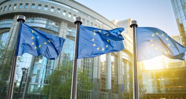 Flagi Unii Europejskiej. Fot. Shutterstock