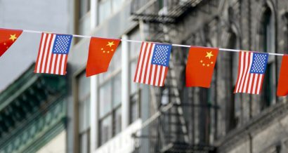 Flagi Chin i USA w Chinatown w Nowym Jorku. Fot. Shutterstock