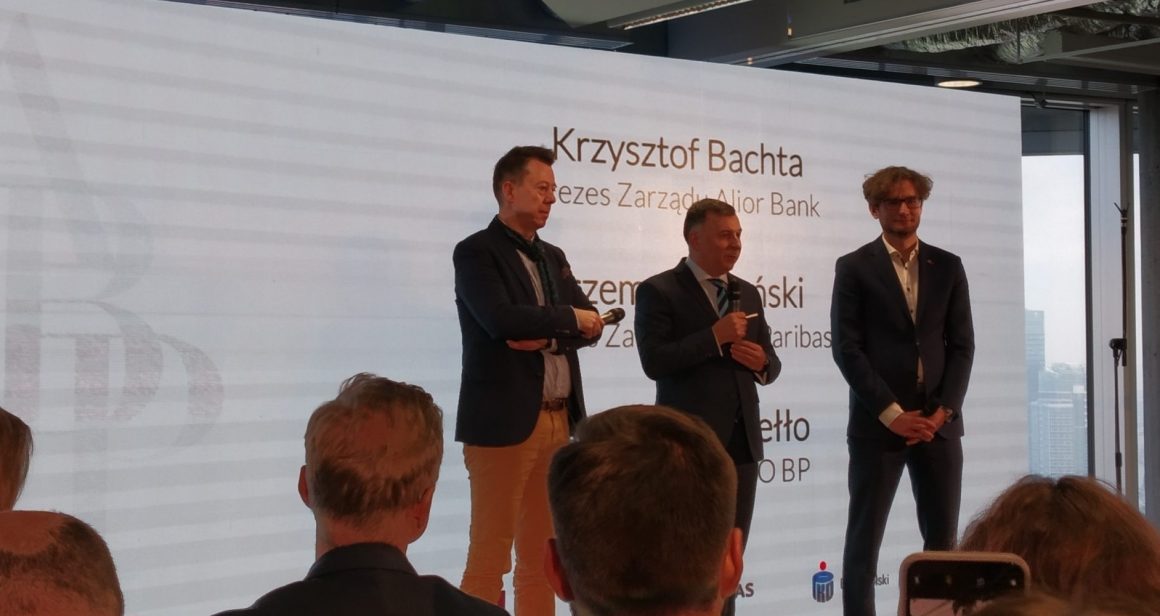 Prezesi Zbigniew Jagiełło, Krzysztof Bachta i Przemysław Gdański na konferencji nt. inwestycji w Autenti.