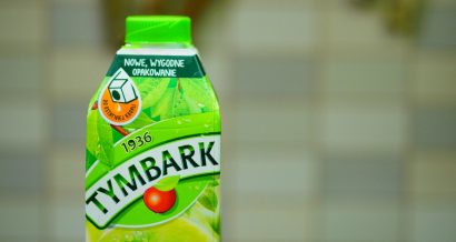 Napój Tymbark produkowany przez Maspex. Fot. 1000 Words Photos / Shutterstock.com