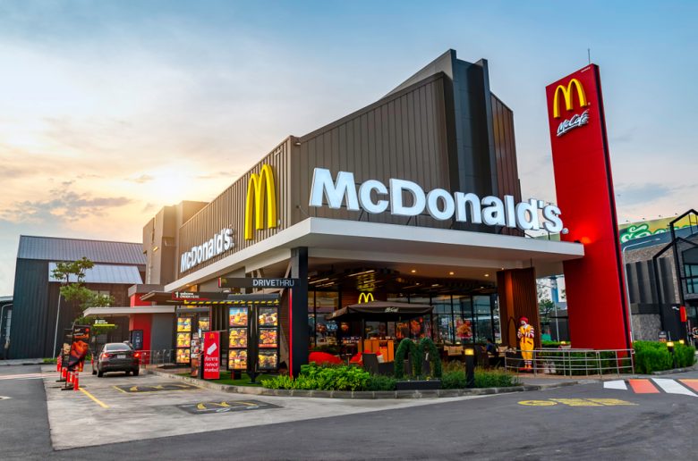 Mcdonalds ogłasza McPlant / Shutterstock.com