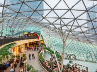Centrum handlowe Złote Tarasy, Warszawa. Fot. Patryk Kosmider / Shutterstock.com