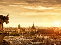 Jedna z rzeźb na katedrze Notre Dame w Paryżu. Fot. Shutterstock