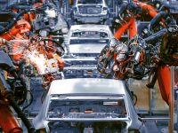 Roboty w fabryce samochodowej. Fot. Shutterstock