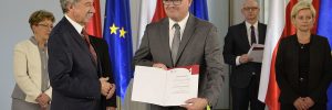 Poseł Piotr Uściński podczas uroczystości wręczenia zaświadczeń o wyborze nowo wybranym posłom w Sali Kolumnowej Sejmu / Adrian Grycuk/CC BY-SA 3.0-pl/Wikimedia Commons.