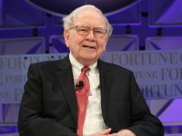 Warren Buffett / shutterstock.com