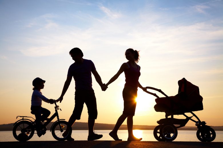 Rodzina, dzieci, wakacje. Fot. Shutterstock