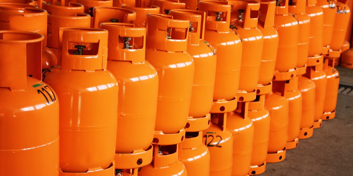 butelki z gazem LPG, fot. Shutterstock. butelki z gazem LPG, fot. Shutterstock.