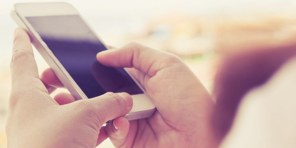 Używanie telefonu, fot. Shutterstock. Używanie telefonu, fot. Shutterstock.