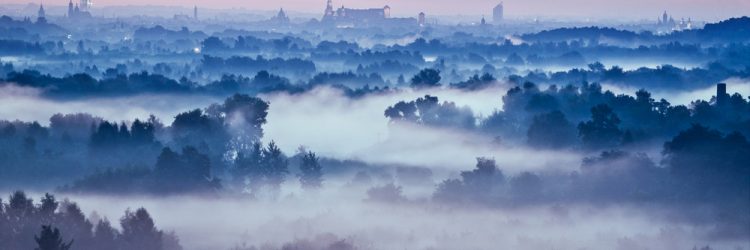 Smog nad Krakowem, panorama miasta, fot: Shutterstock.