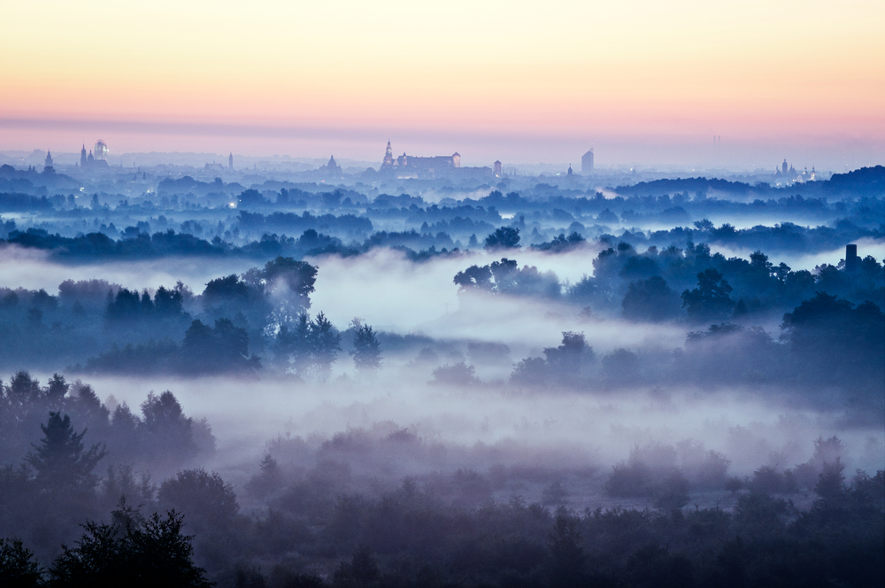 Smog nad Krakowem, panorama miasta, fot: Shutterstock.