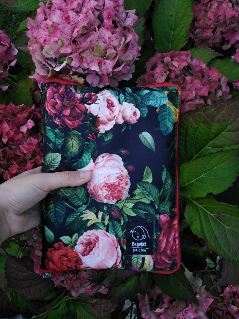 Wodoodporna okładka na książki - do wanny (Fot. Bzdurkidlacórki)