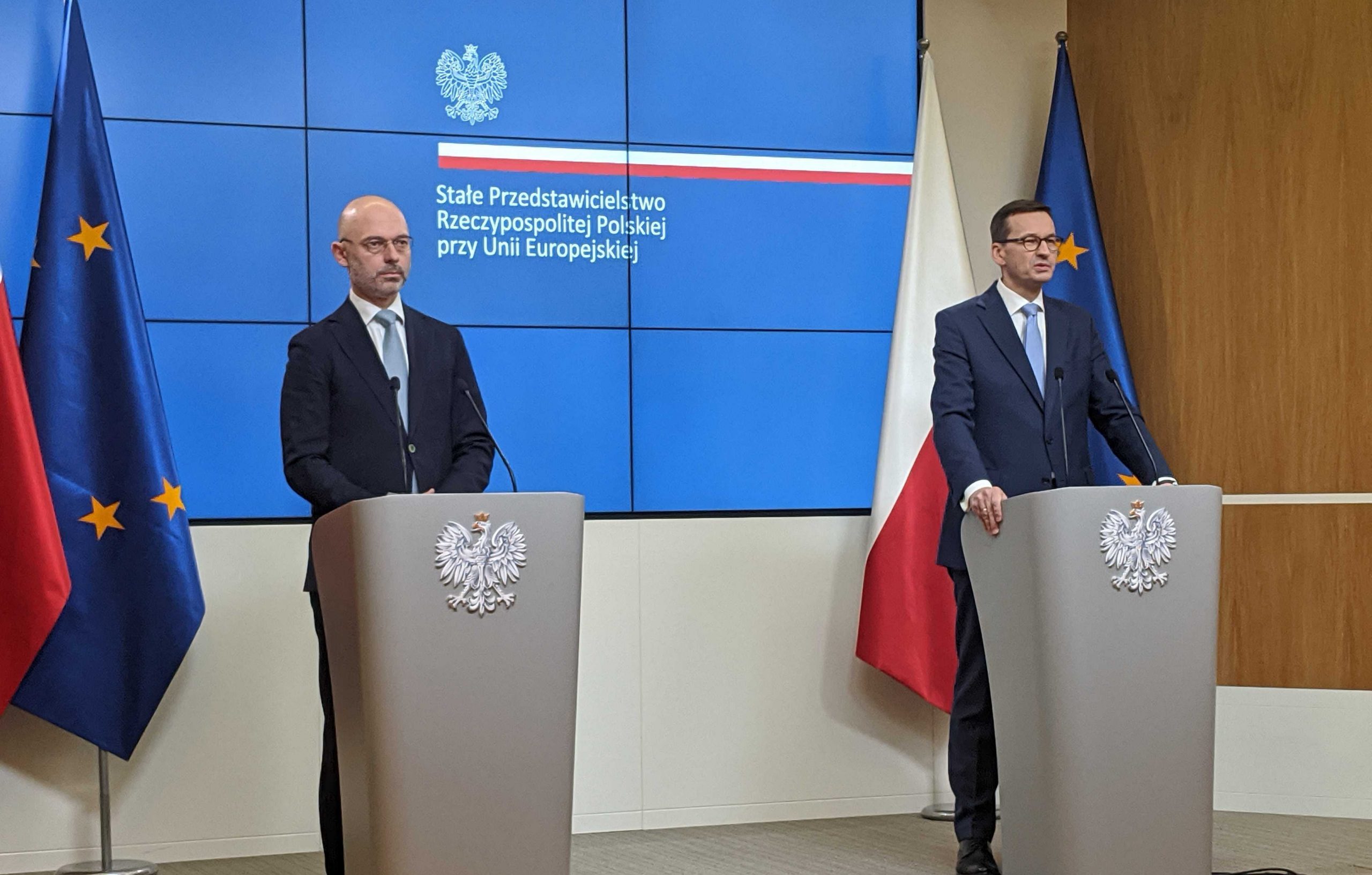 Mateusz Morawiecki i Michał Kurtyka na konferencji 11 grudnia 2020