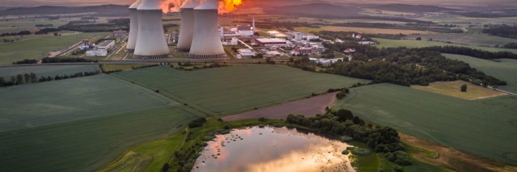 Elektrownia jądrowa, fot. Shutterstock.