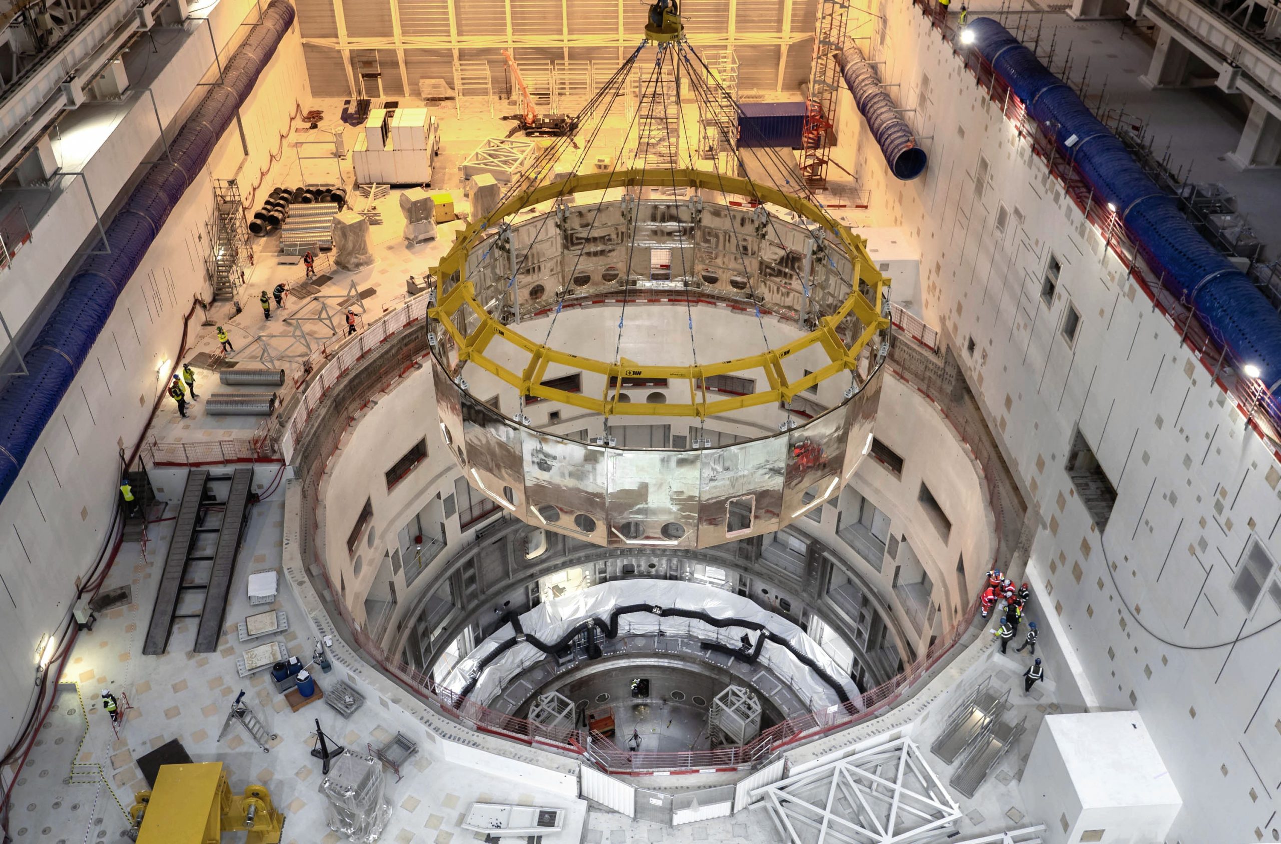 Tokamak - wnętrze podczas budowy, ITER, fot. iter.org.