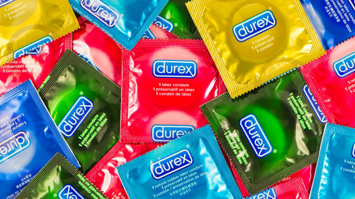 Prezerwatywy Durex. Fot. Zoltan Kiraly / Shutterstock.com
