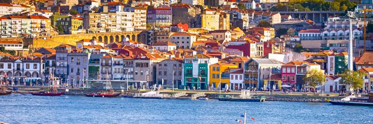 Wybrzeże Porto, Portugalia, fot. Dmitry Morgan / Shutterstock.com