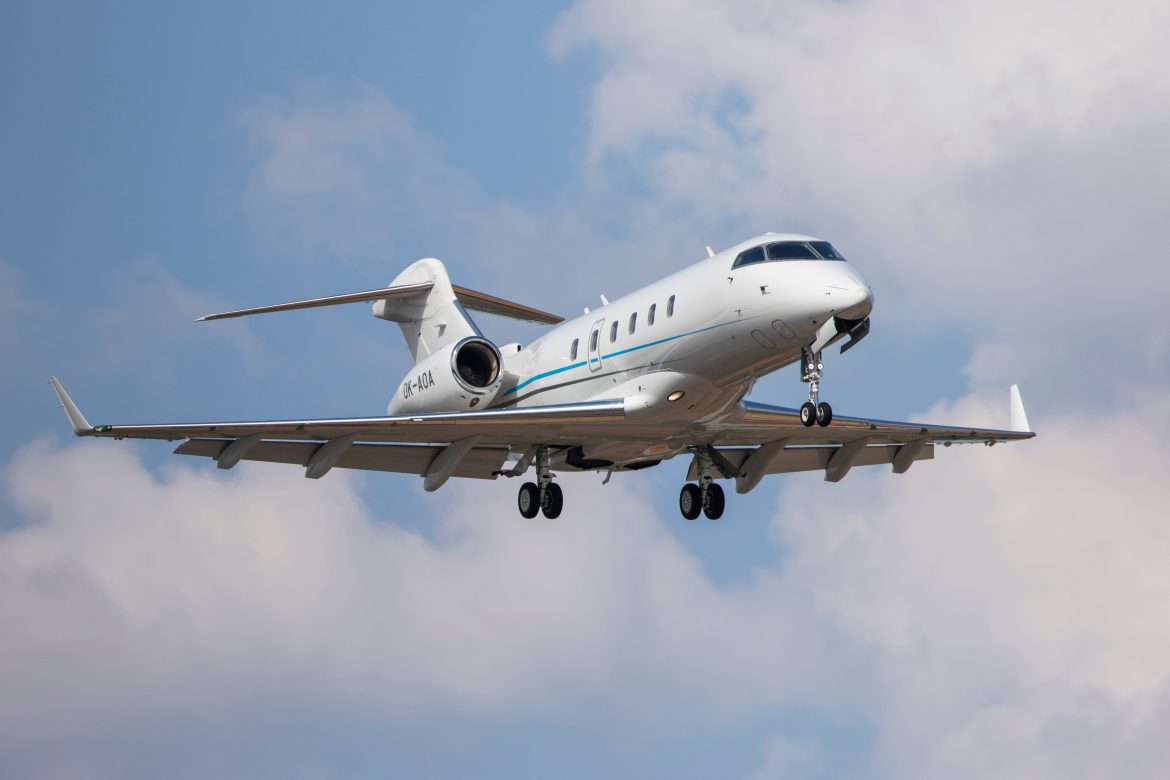 Bombardier Challenger 300, fot. Karolis Kavolelis, Shutterstock