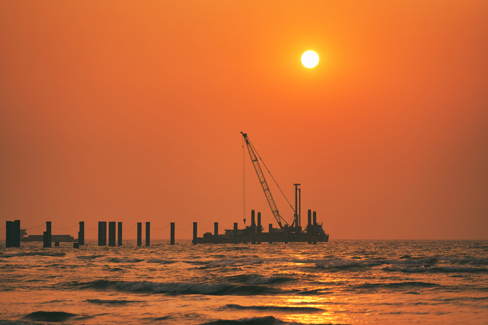 Budowa na morzu, fot. Shutterstock.