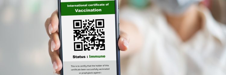 Certyfikat szczepienia przeciw Covid-19, fot. Shutterstock