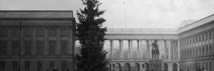 Pałac Saski w Warszawie w latach 30. XX wieku. Fot. Narodowe Archiwum Cyfrowe, Sygnatura 3/1/0/9/7156