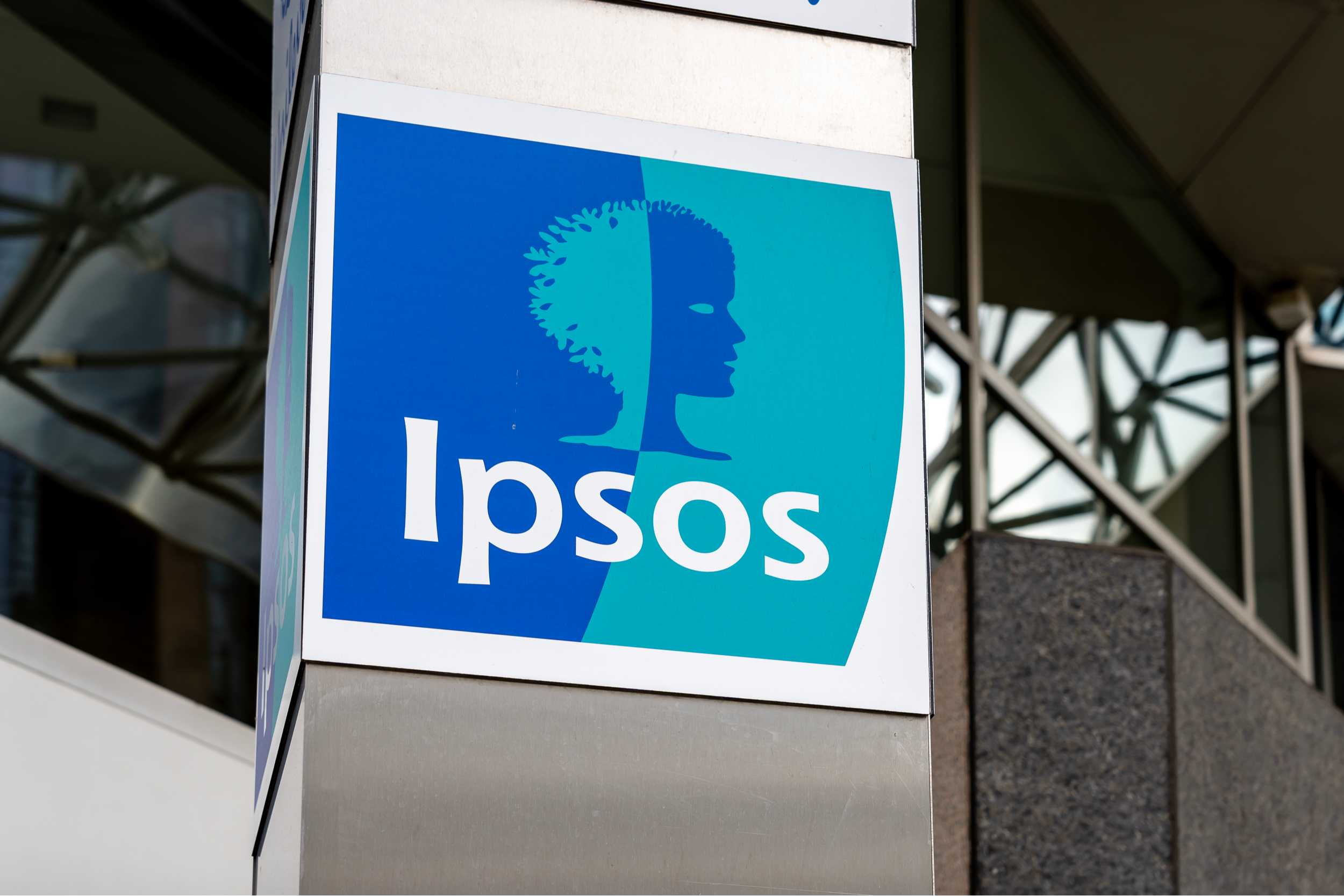 Logo pracowni IPSOS. Fot. JHVEPhoto / Shutterstock.com