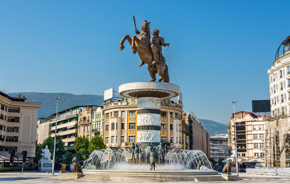 Pomnik przedstawiający Aleksandra Wielkiego na koniu, Skopje, Macedonia, fot. Shutterstock