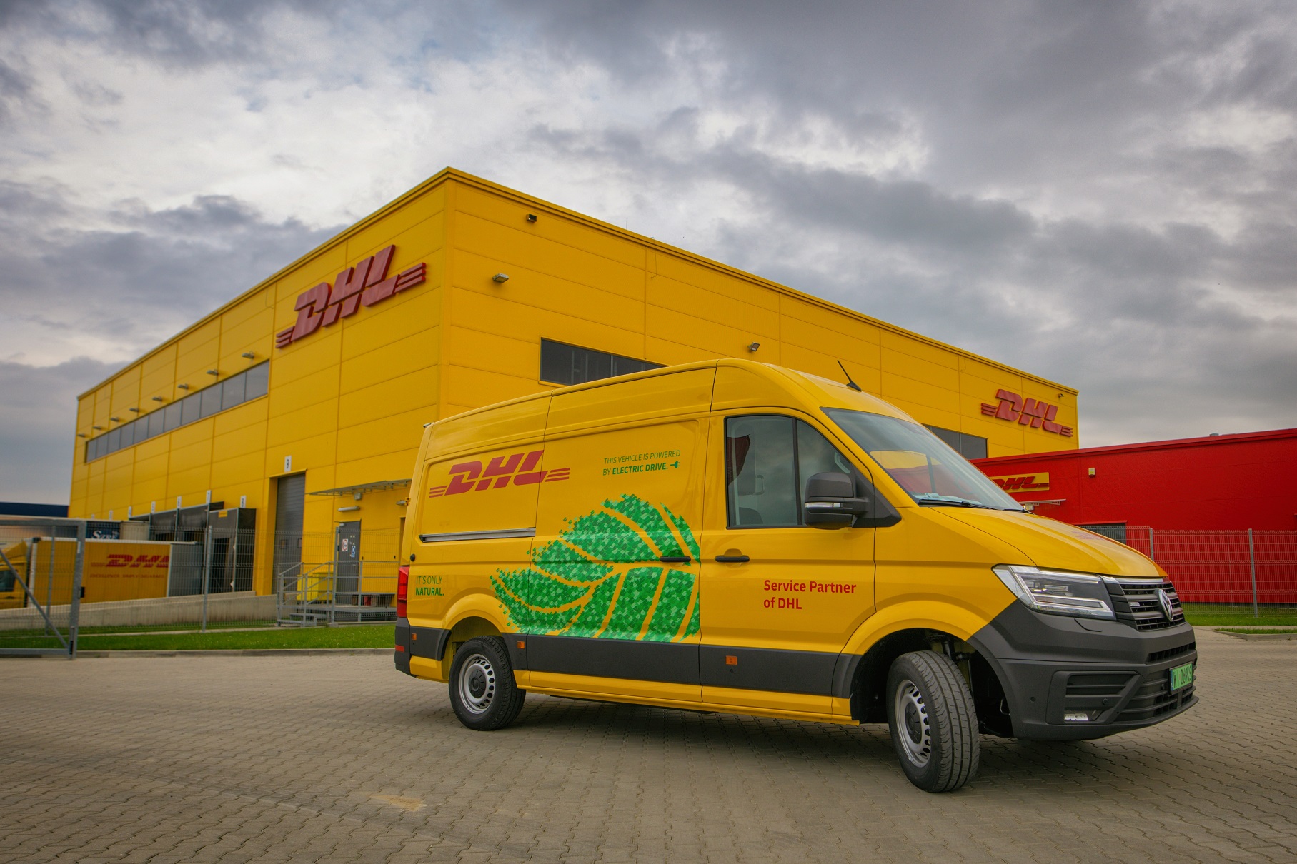 Elektryczne vany DHL Express wyruszają na polskie drogi_Materiał prasowy