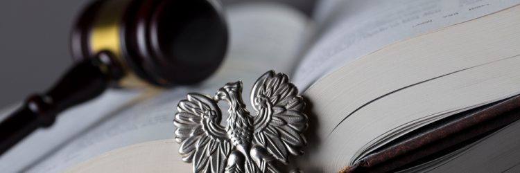 Spór o sądownictwo, fot. Shutterstock.com