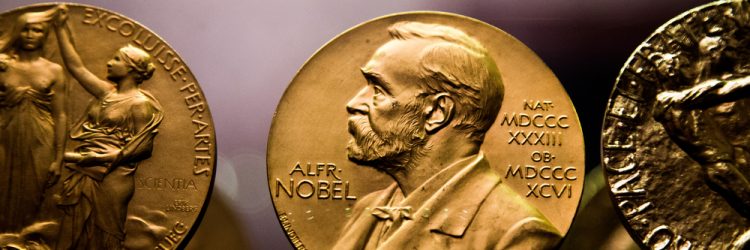Kopia medalu noblowskiego, nagroda Nobla, Jeppe Gustafsson / Shutterstock.com
