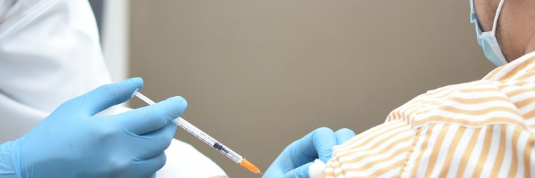 szczepienia przeciw Covid, odporność populacyjna, fot. Shutterstock