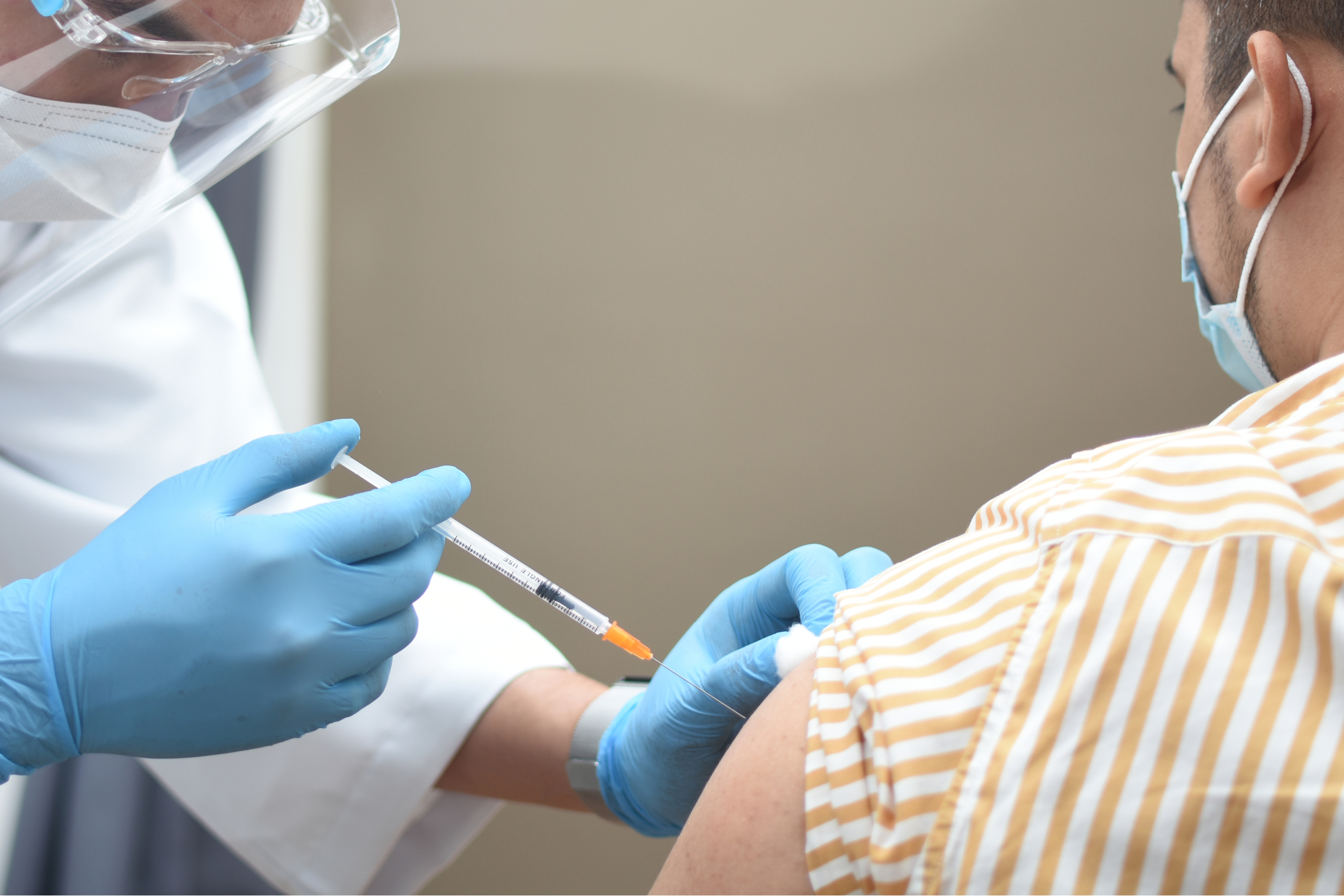 szczepienia przeciw Covid, odporność populacyjna, fot. Shutterstock