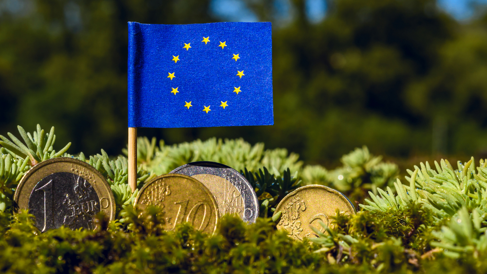 Unia Europejska, flaga, zielona, fot. Shutterstock.