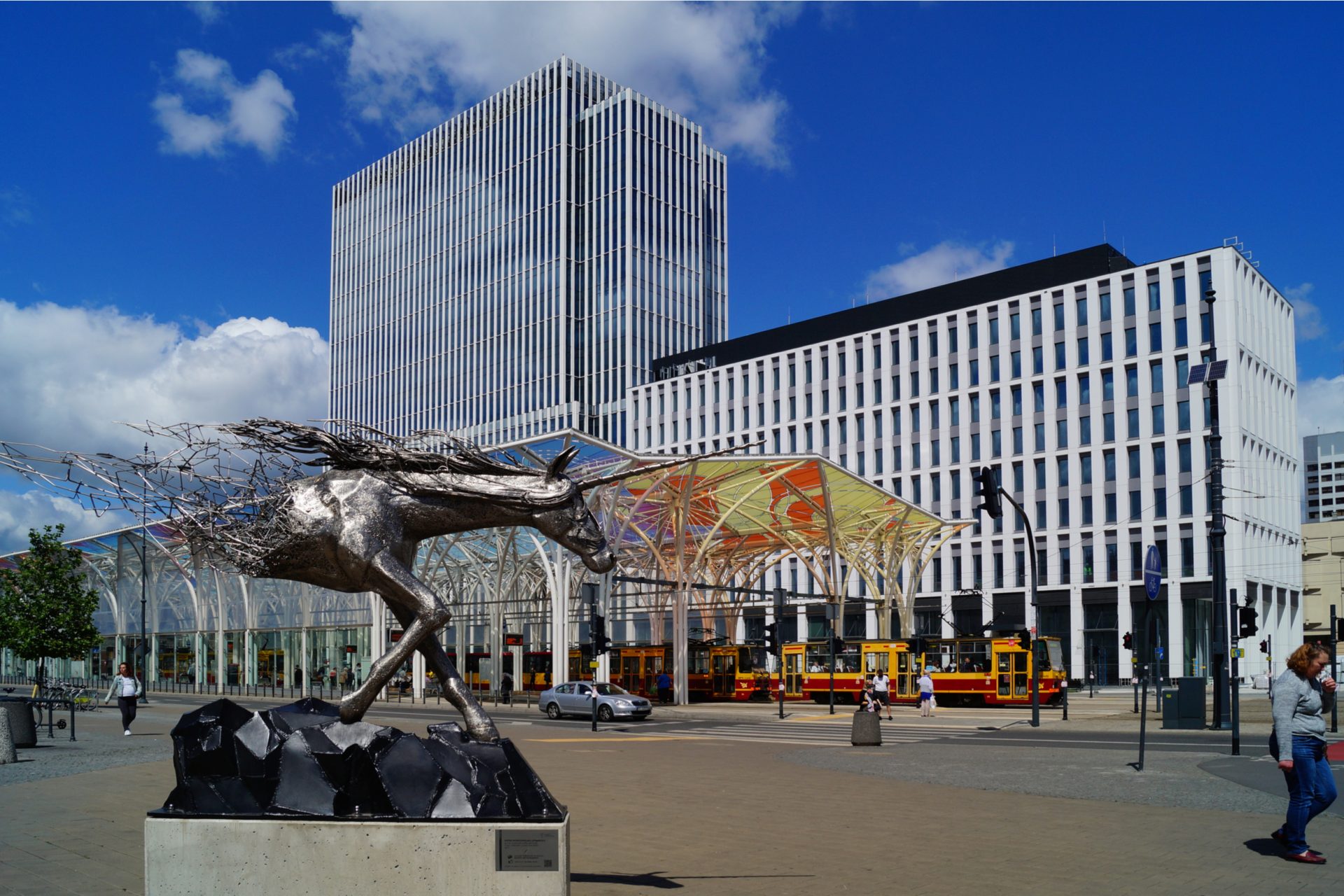 Pomnik jednorożca w centrum Łodzi. Fot. Mariola Anna S / Shutterstock.com