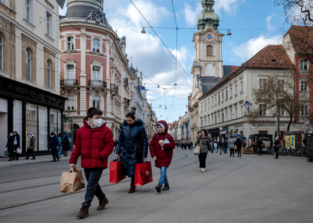 Mieszkańcy Graz na zakupach, fot. J. Adam / Shutterstock.com