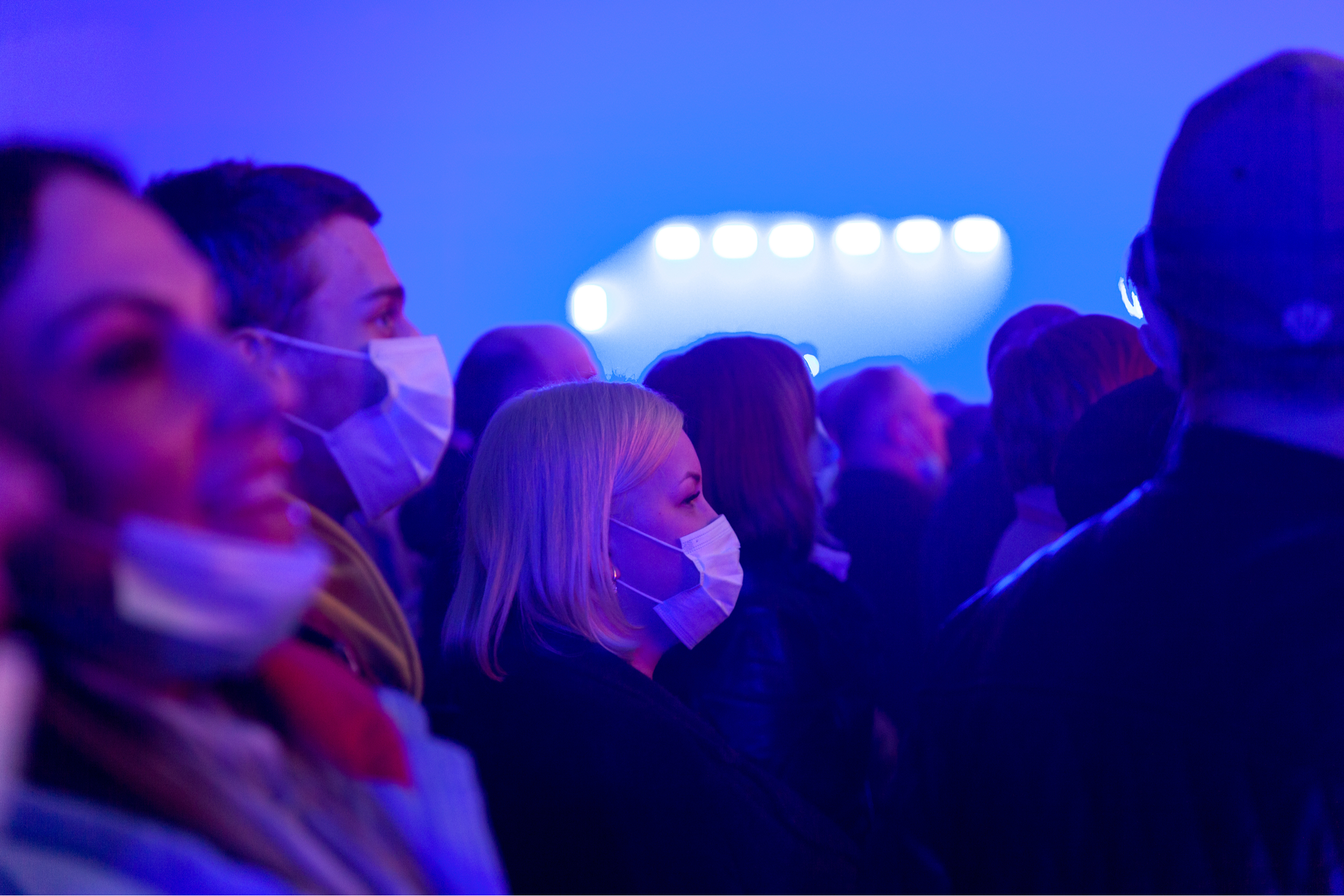 koncert w czasie pandemii, przedłużenie obostrzeń covidowych, fot. Shutterstock