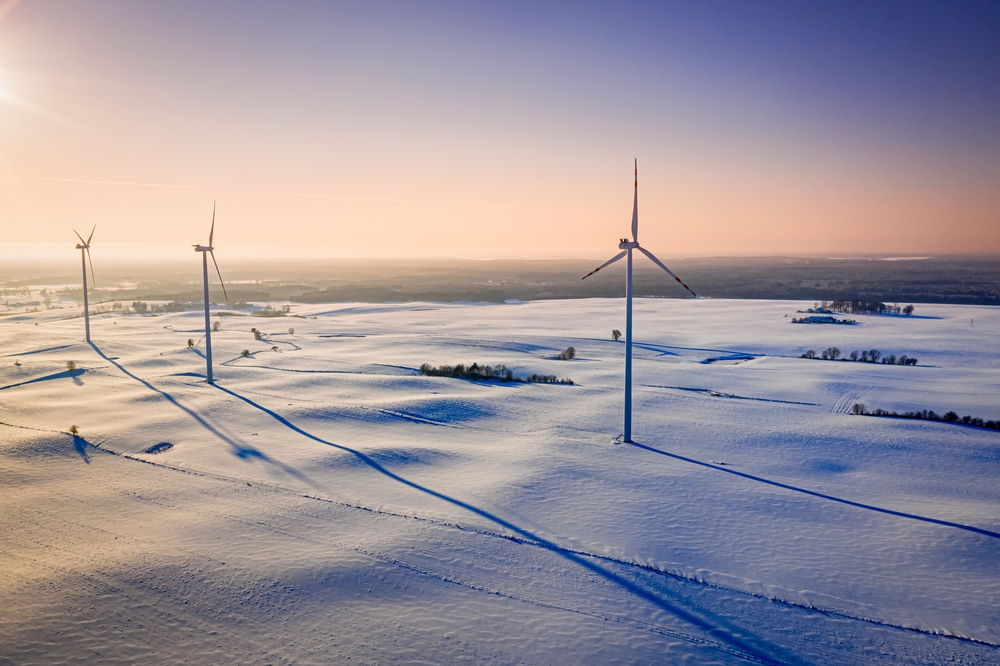 Energia odnawialna, OZE, wiatraki na lądzie, Polska, fot. Shutterstock.