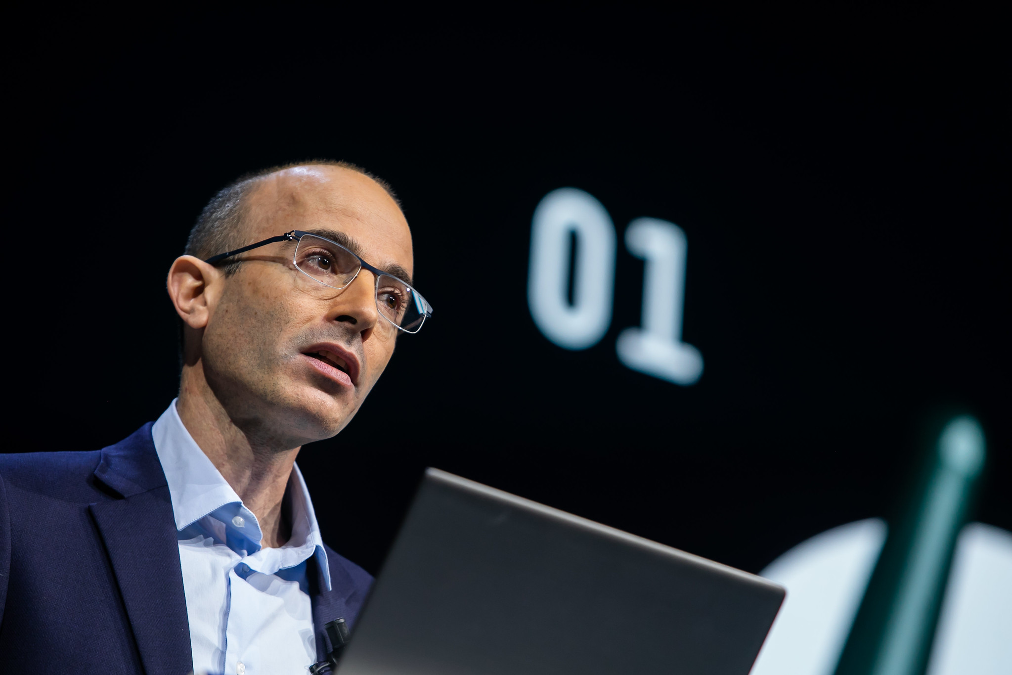 Yuval Noah Harari na Światowym Forum Ekonomicznym w Davos w 2020 roku. Fot. World Economic Forum/Ciaran McCrickard (CC BY-NC-SA 2.0)