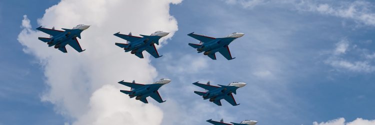 Ile wojska ma Rosja? Na zdjęciu rosyjskie samoloty Sukhoi Su-30SM. Fot. Evgeniyqw / shutterstock