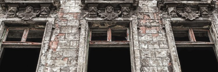 Opustoszały budynek w Doniecku, fot. ChocoPie/Shutterstock.com