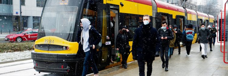 pandemia, tramwaj, miasto, Warszawa, fot Shutterstock