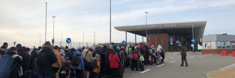 Ilu uchodźców z Ukrainy trafiło do Polski i ilu uciekło? Na zdjęciu: Kolejka na granicy polsko-ukraińskiej. Fot. Straż Graniczna