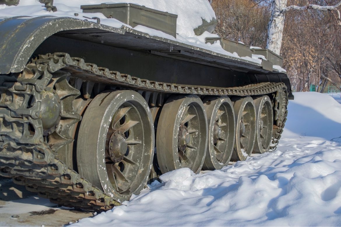 Czołg w śniegu. fot. Shutterstock