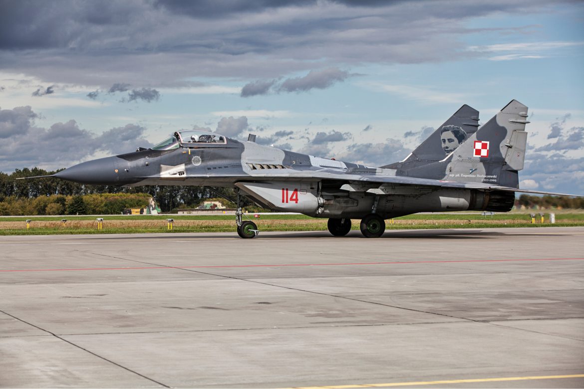 Polski samolot bojowy MIG-29. Fot. Radoslaw Maciejewski / Shutterstock.com Polski samolot bojowy MIG-29. Fot. Radoslaw Maciejewski / Shutterstock.com
