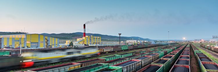 transport węgla, fot. Mark Agnor, Shutterstock
