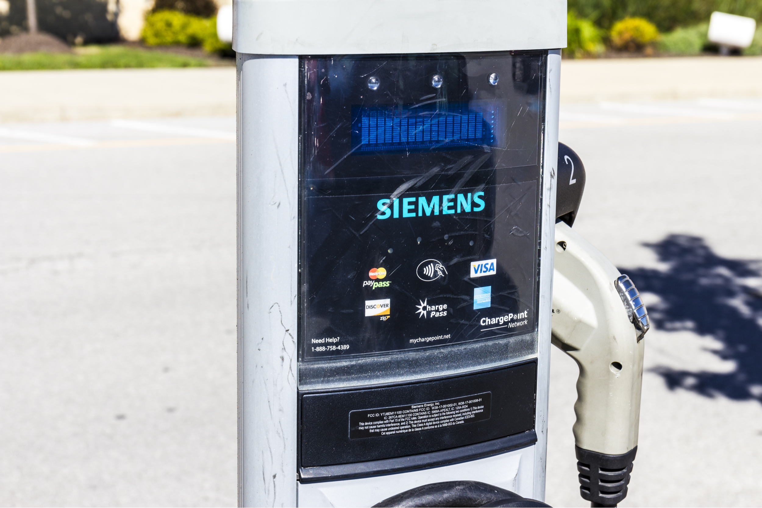 Stacja ładowania pojazdów elektrycznych Siemens na A1, fot. Shutterstock