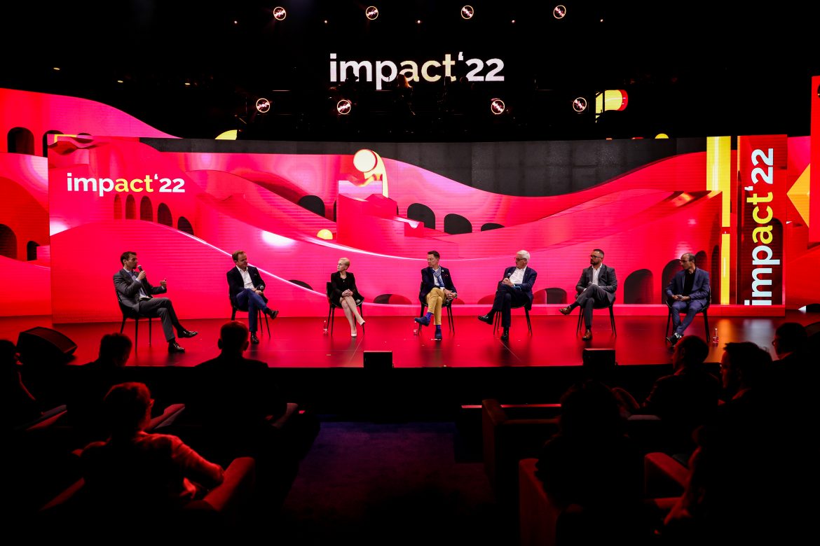 Addressing the state of the world. The time for rebuilding Yuval Noah Harari , mat. Partnera