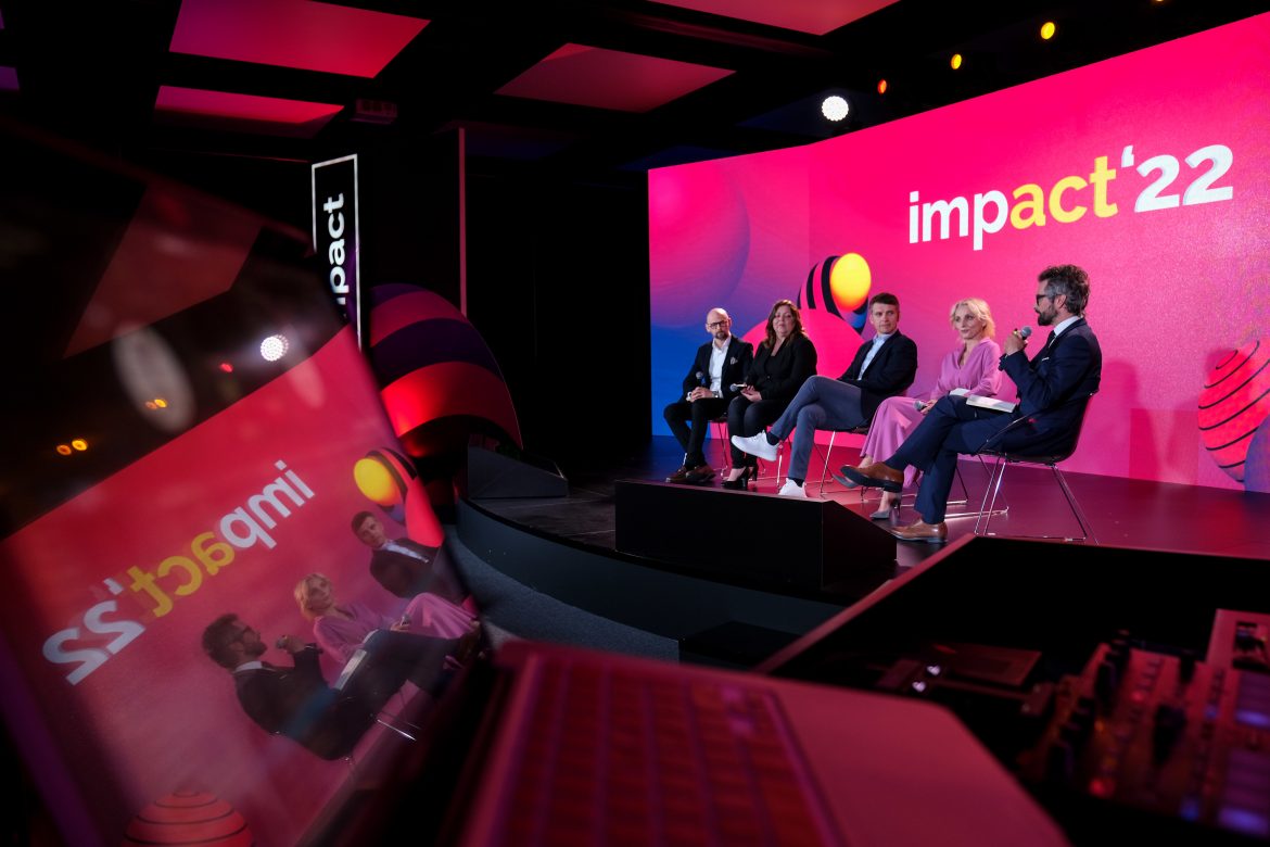 Jak odróżnić wiedzę od złudzenia wiedzy, czyli co analizować w świecie przyrostu danych - dyskusja moderowana na Impact'22. Mat. organizatora