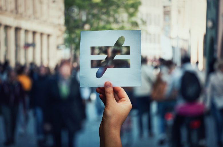 Nierówności, fot. Shutterstock.com