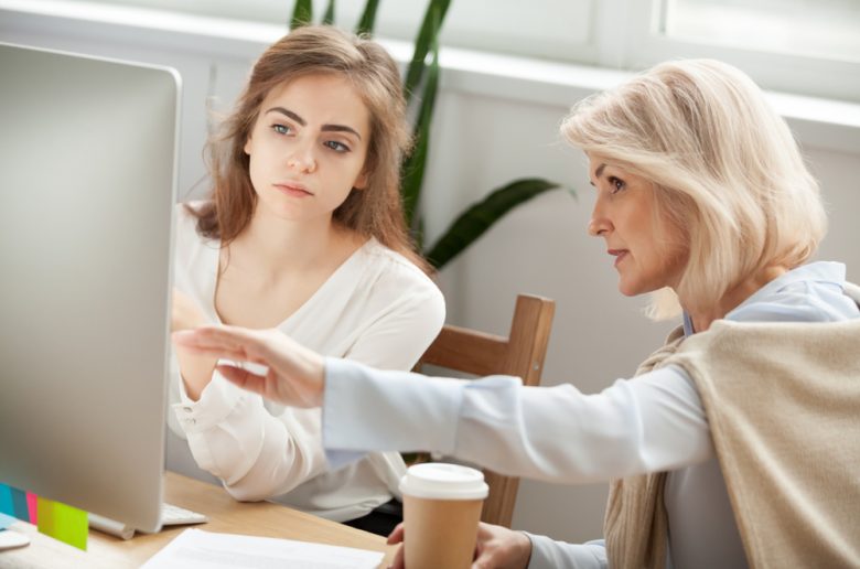 Dwie pracownice, fot. Shutterstock.com